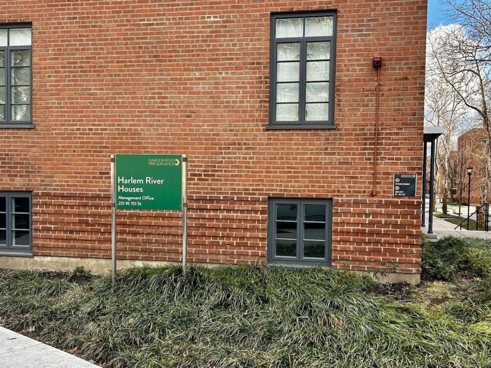 HRH entrance sign 2